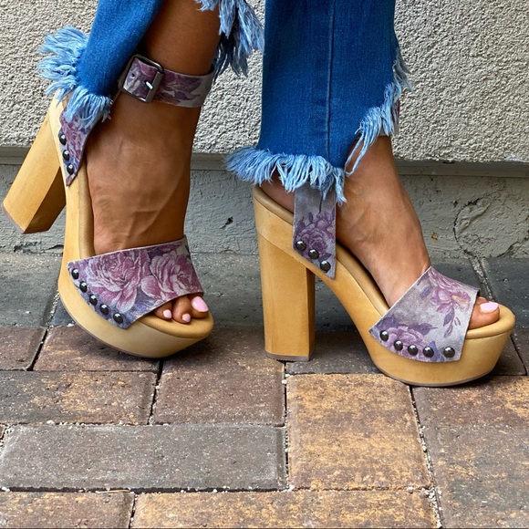 Genuine Leather Floral Print Wooden Tower Platform - Picture 2 of 11